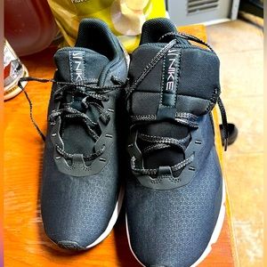 Nike legend Essential 2 training shoe